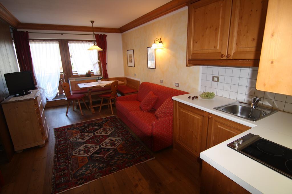 Residence Mairhofer Dobbiaco Ruang foto