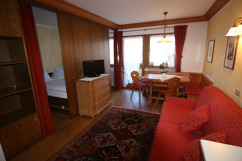 Residence Mairhofer Dobbiaco Ruang foto