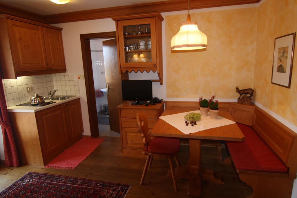 Residence Mairhofer Dobbiaco Ruang foto