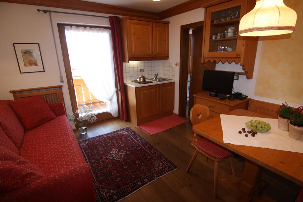 Residence Mairhofer Dobbiaco Ruang foto