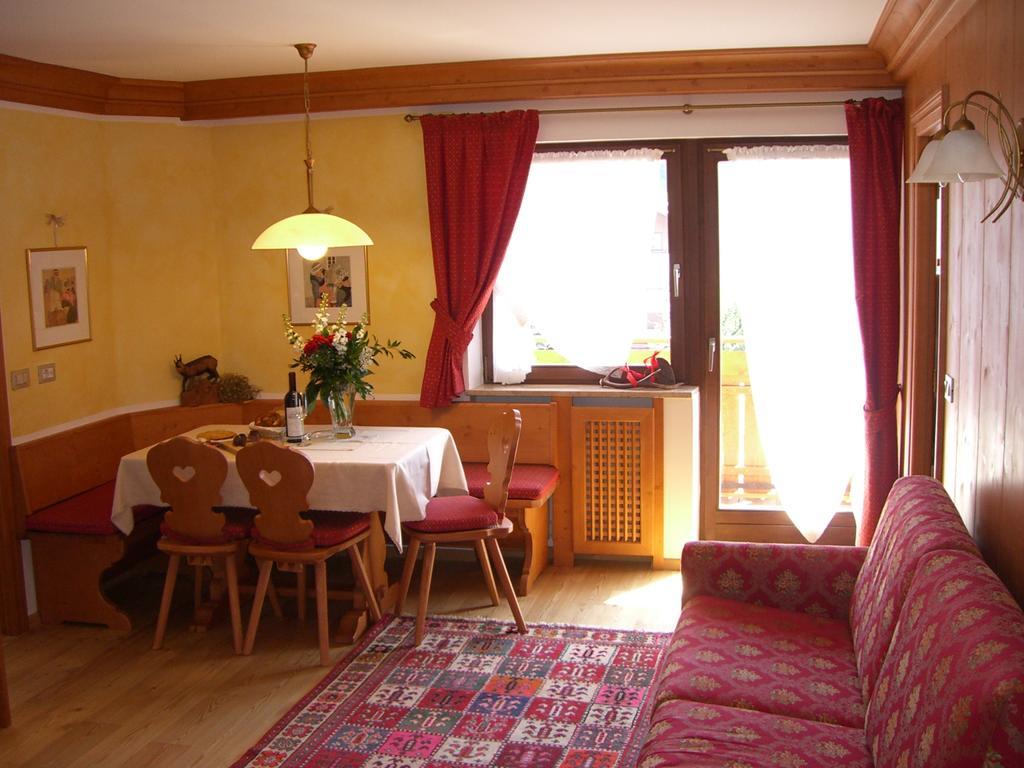 Residence Mairhofer Dobbiaco Ruang foto
